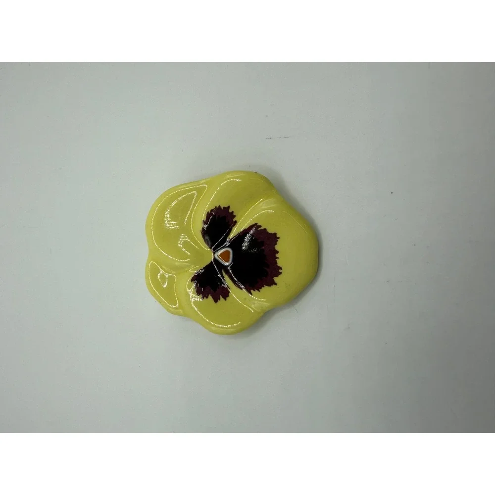 Avon Yellow Ceramic Pansy Flower Brooch Pin Vintage 70s Retro Botanical Jewelry